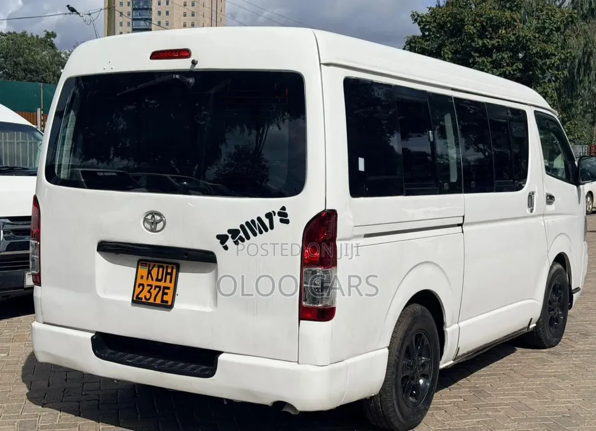 Toyota HiAce 2010 White