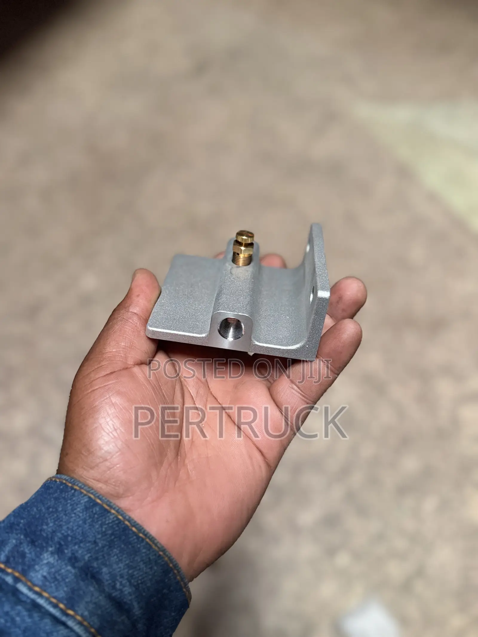 P562263 Filter Head Housing M16 X 1.5, 1/2 NPT Inlet and Outlet Ports