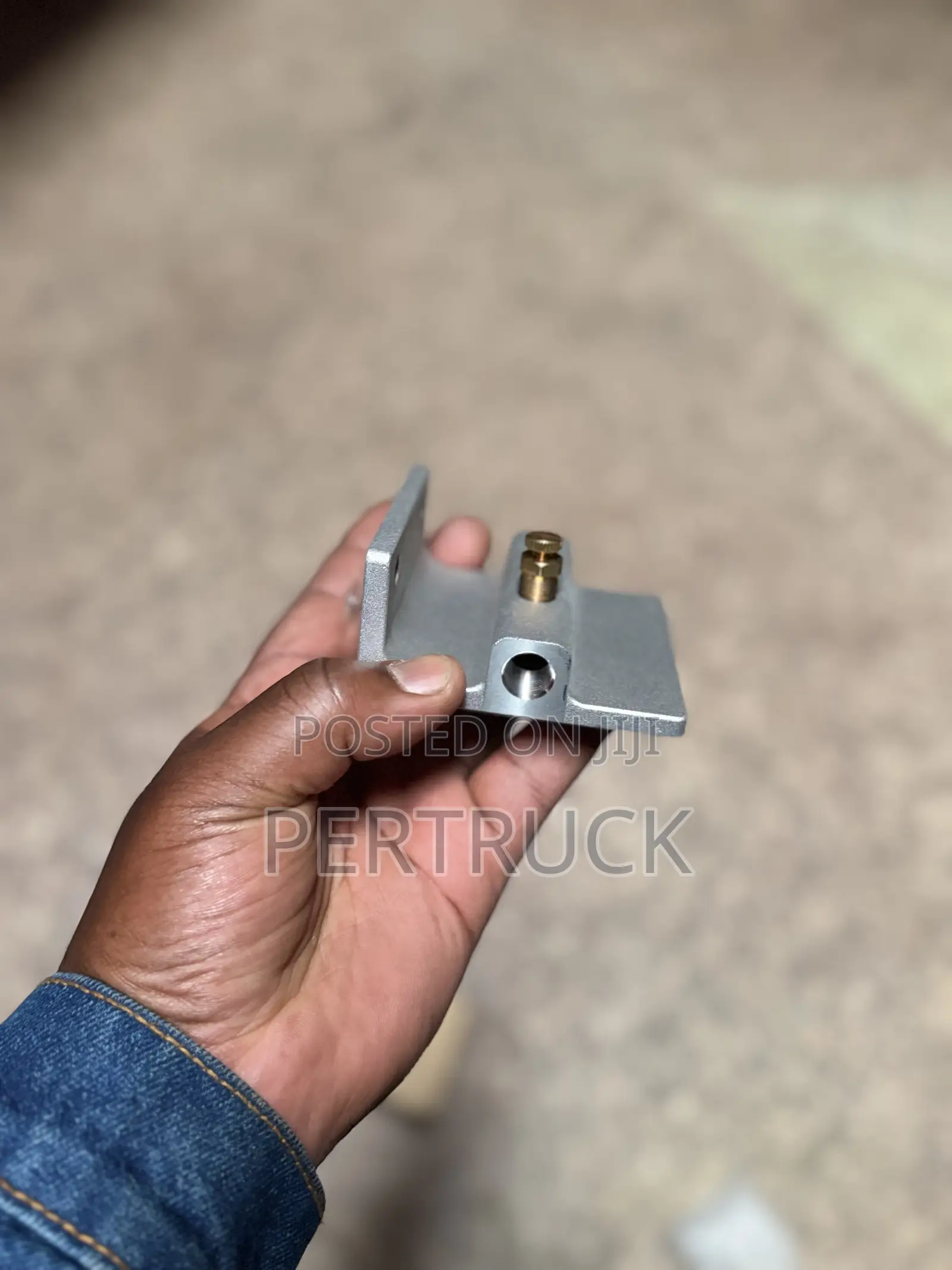 P562263 Filter Head Housing M16 X 1.5, 1/2 NPT Inlet and Outlet Ports