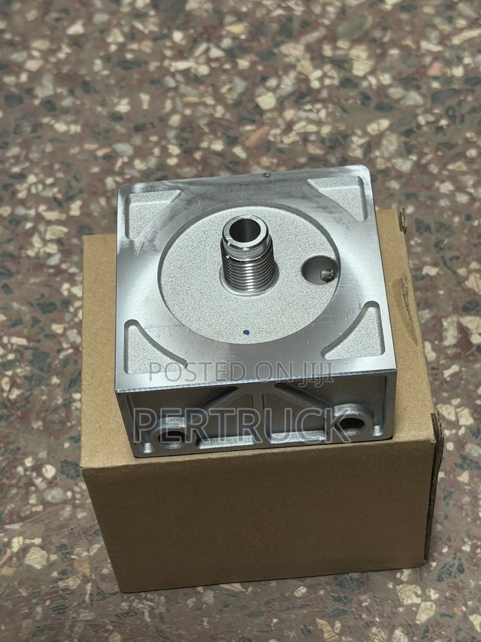 P562263 Filter Head Housing M16 X 1.5, 1/2 NPT Inlet and Outlet Ports