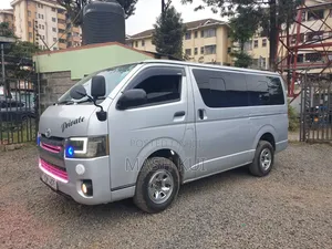 Toyota HiAce 2016 Silver