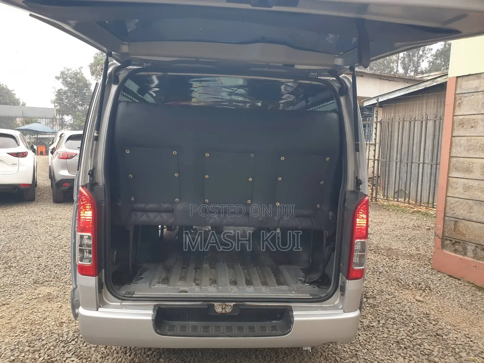 Toyota HiAce 2016 Silver