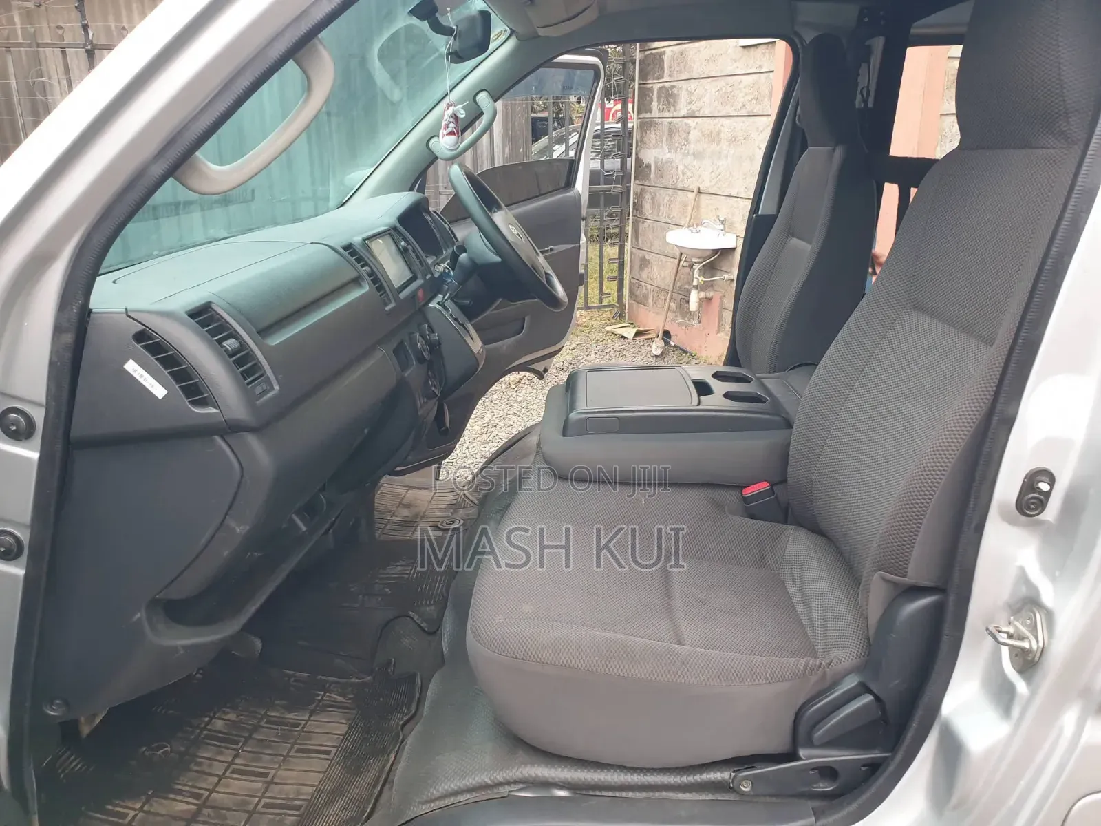 Toyota HiAce 2016 Silver