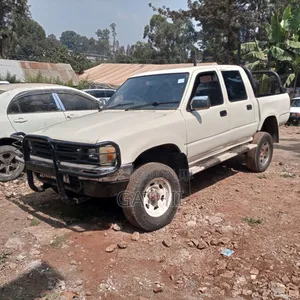 Toyota Hilux 1999 White