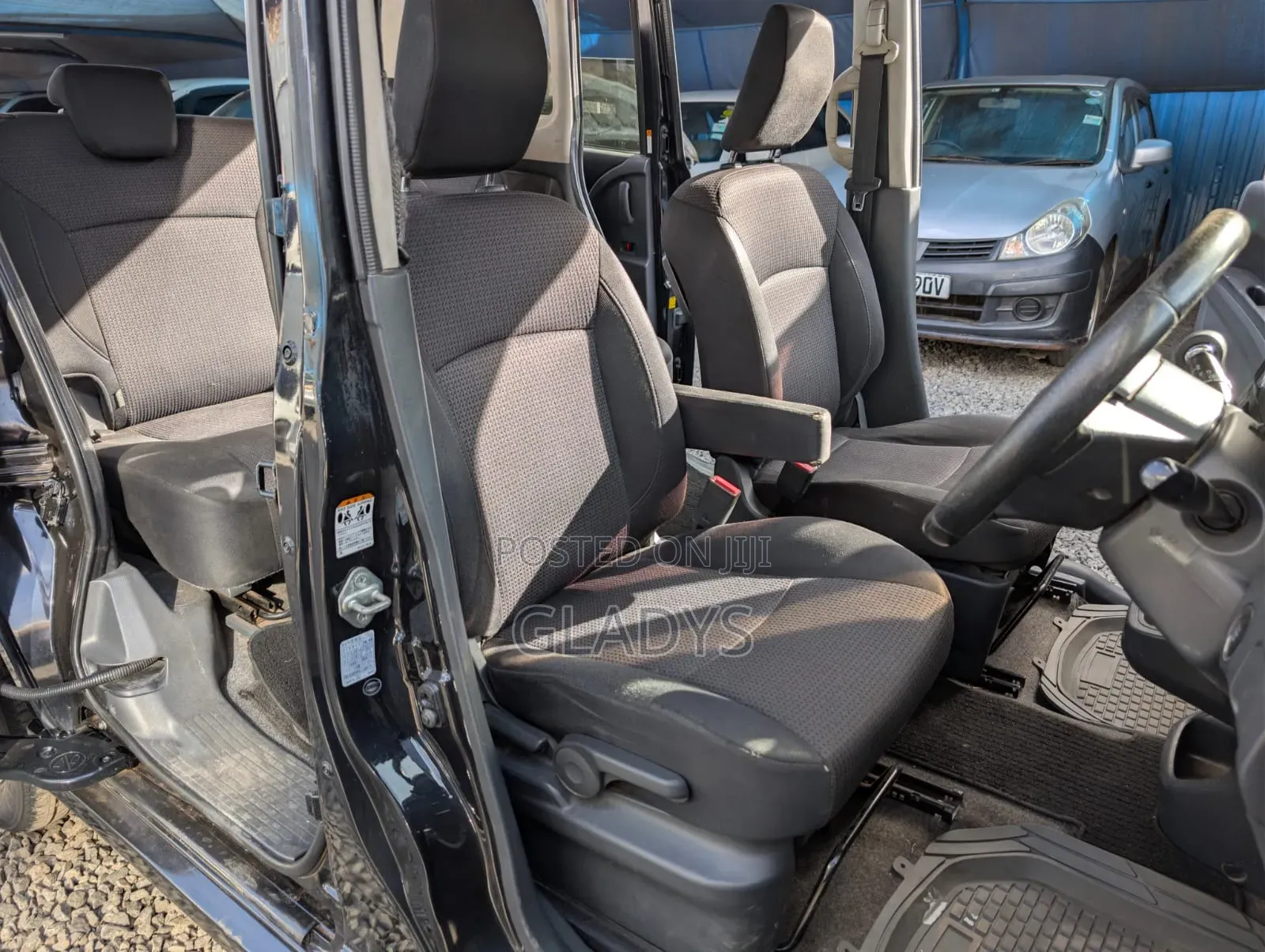 Mitsubishi Delica 2014 Black