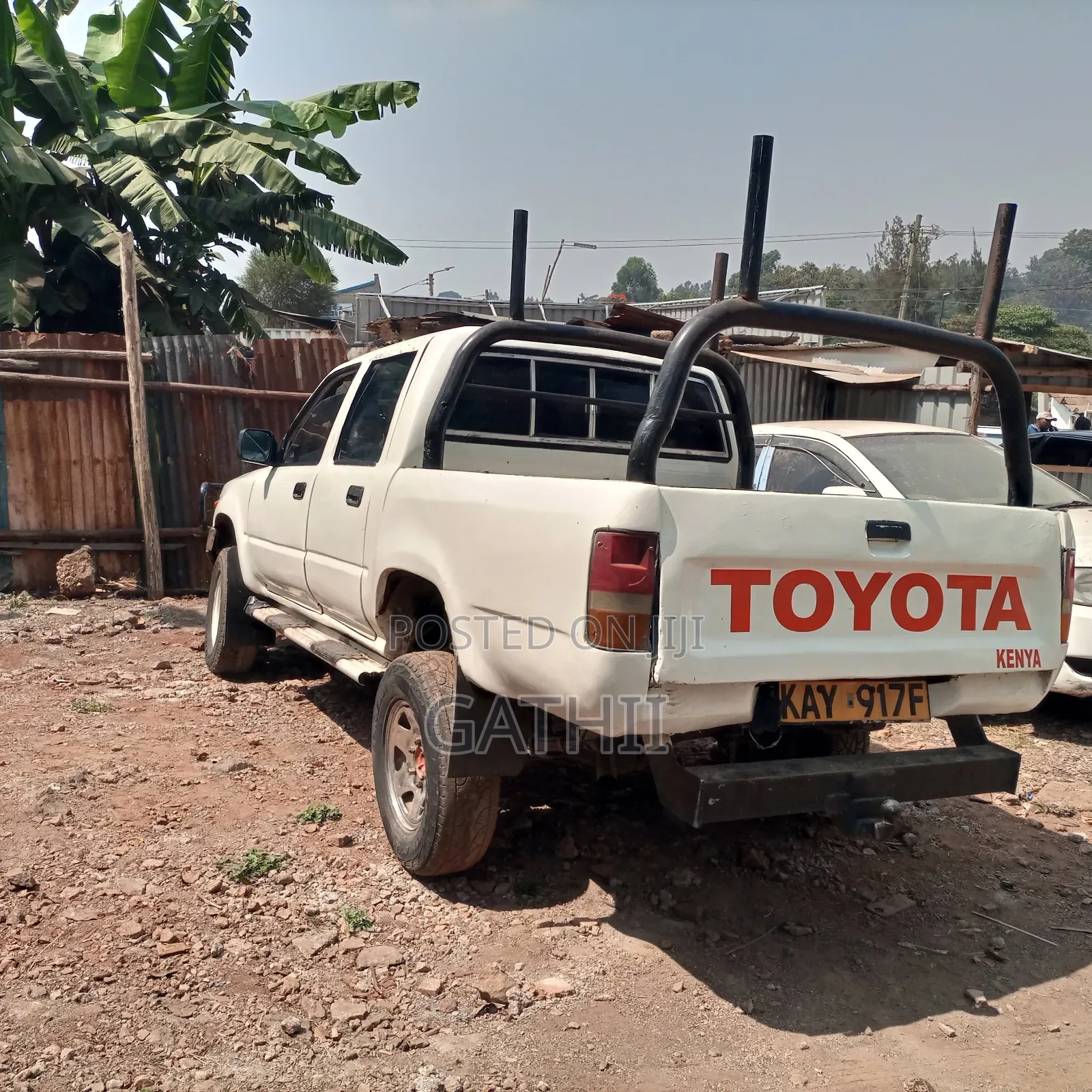 Toyota Hilux 1999 White