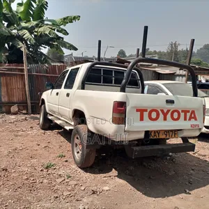 Toyota Hilux 1999 White