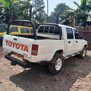Toyota Hilux 1999 White