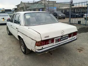 Mercedes-Benz C200 1980 White