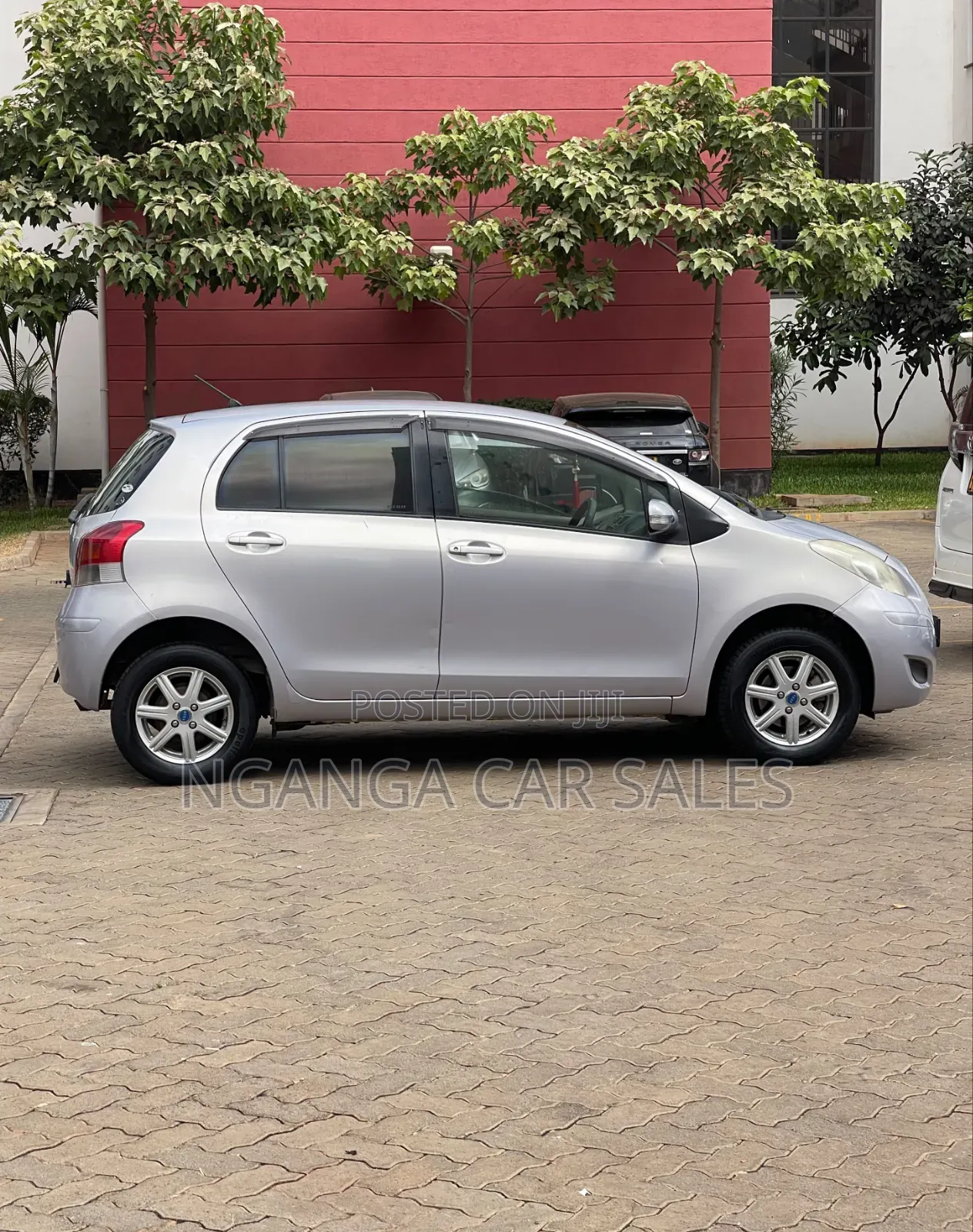 Toyota Vitz 2008 Silver
