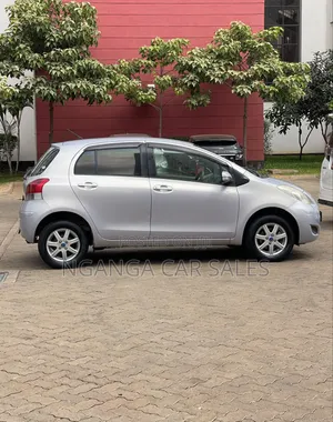 Toyota Vitz 2008 Silver