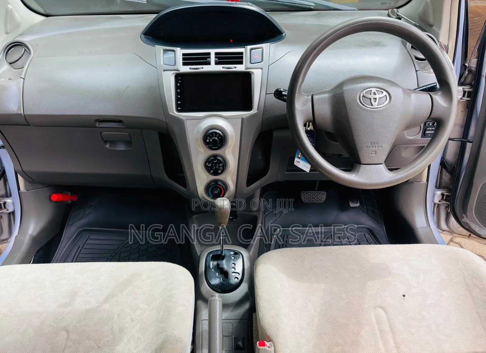 Toyota Vitz 2008 Silver