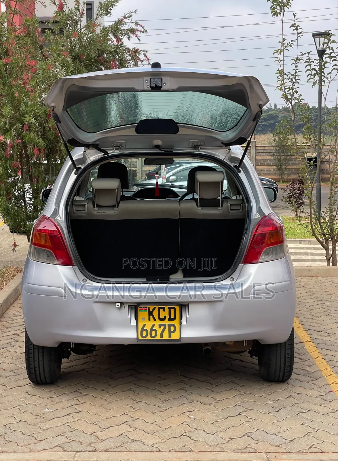 Toyota Vitz 2008 Silver