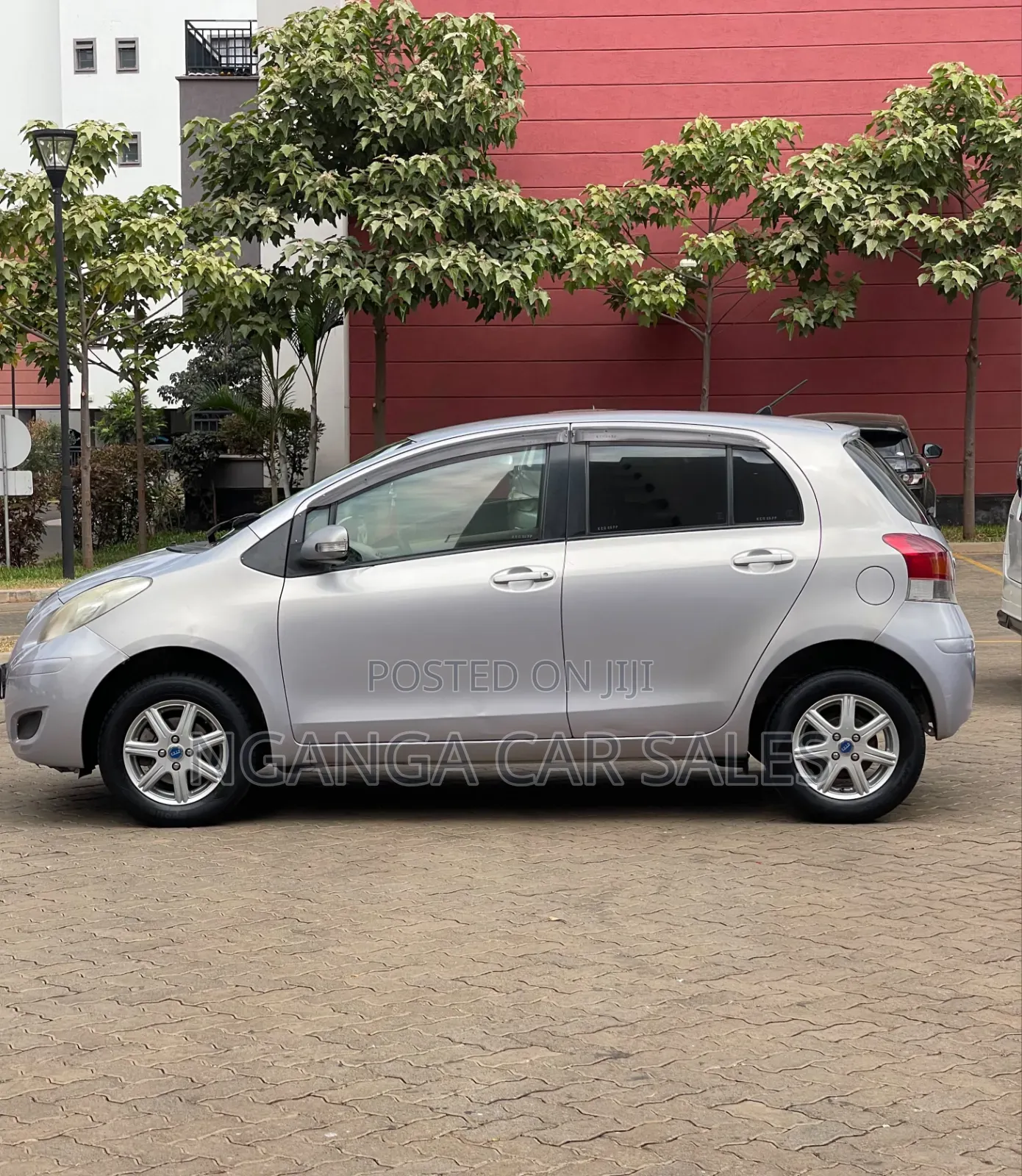 Toyota Vitz 2008 Silver