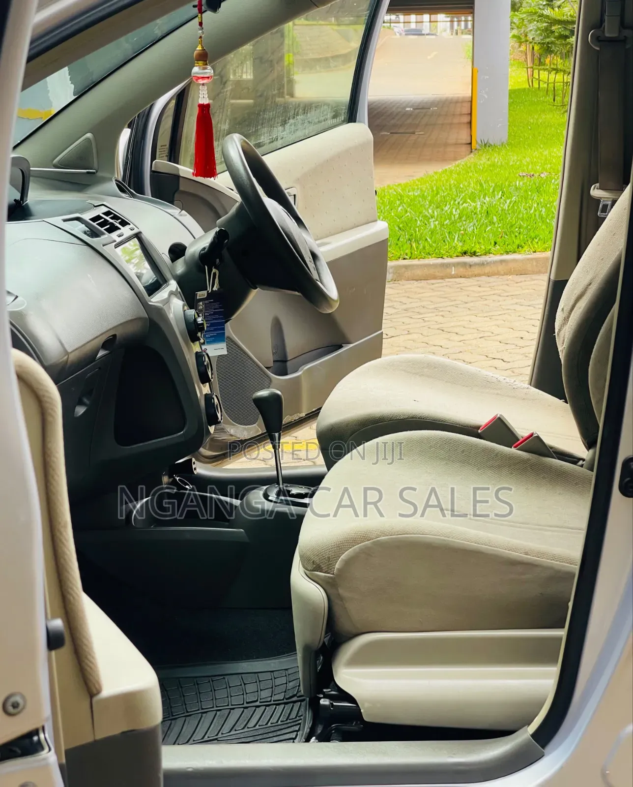 Toyota Vitz 2008 Silver