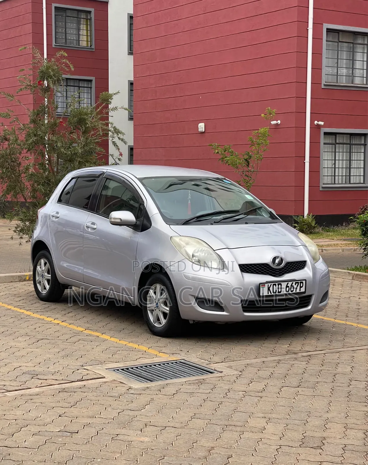 Toyota Vitz 2008 Silver