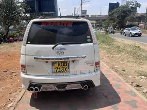 Toyota ISIS 2014 White