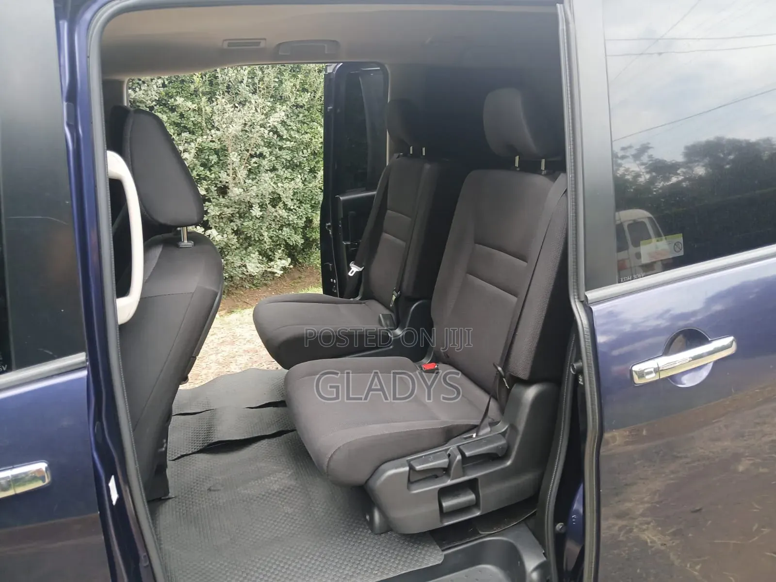 Nissan Serena 2017 Blue
