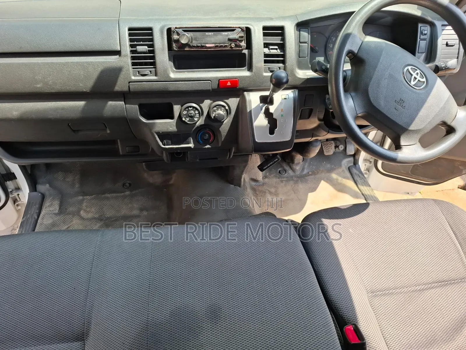 Toyota HiAce 2016 White