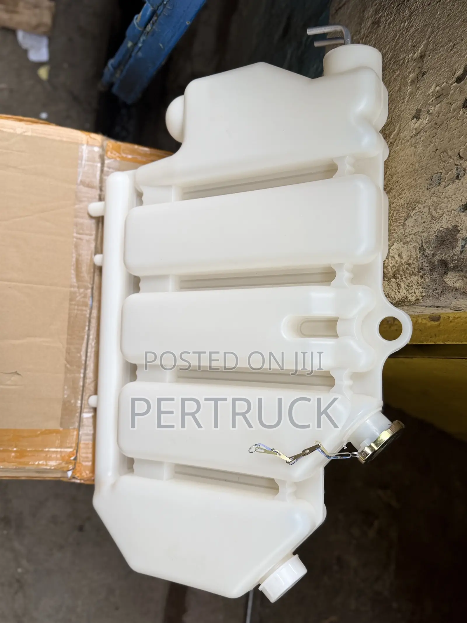 Coolant Expansion Tank Sinotruck Howo