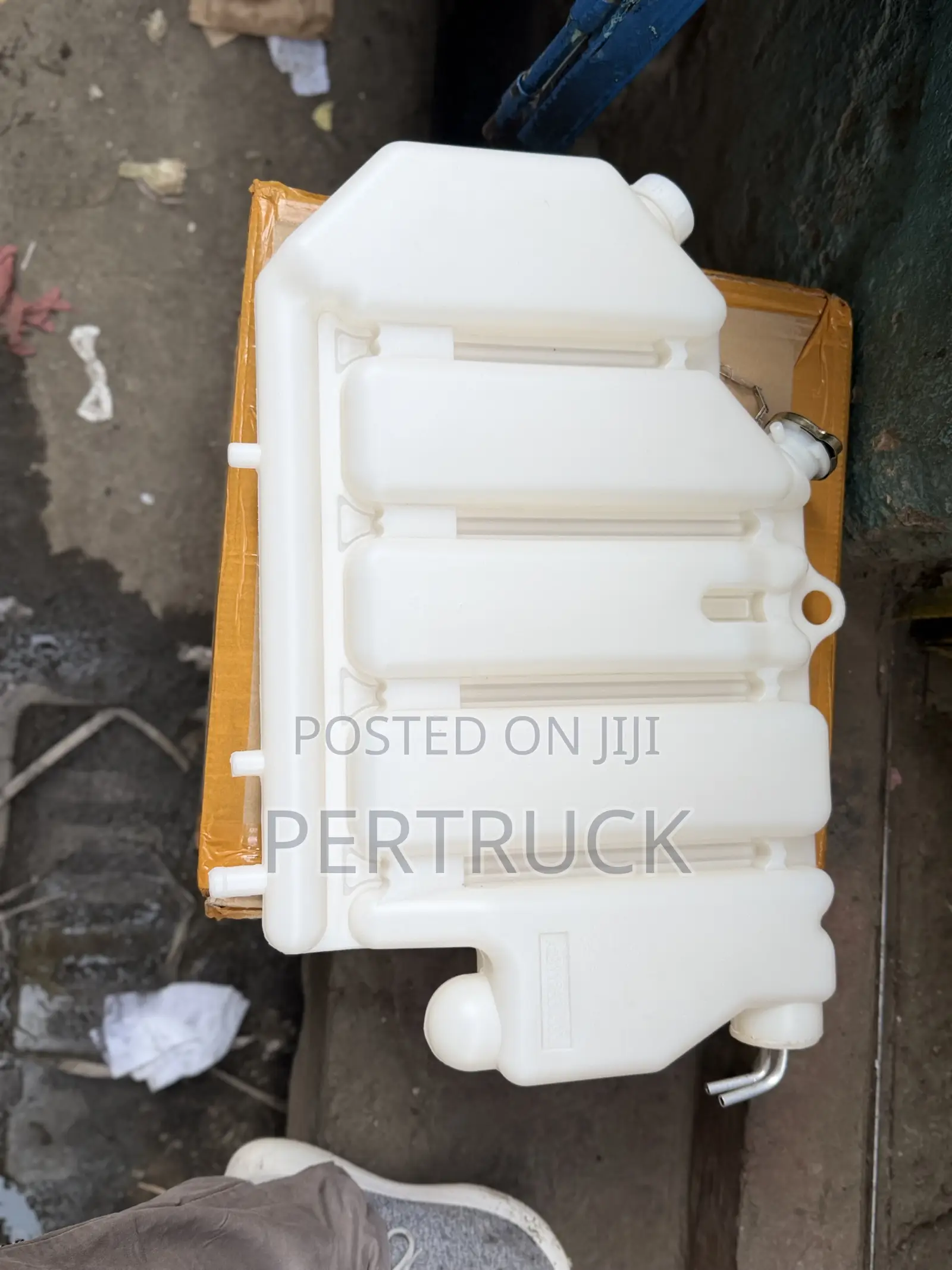Coolant Expansion Tank Sinotruck Howo