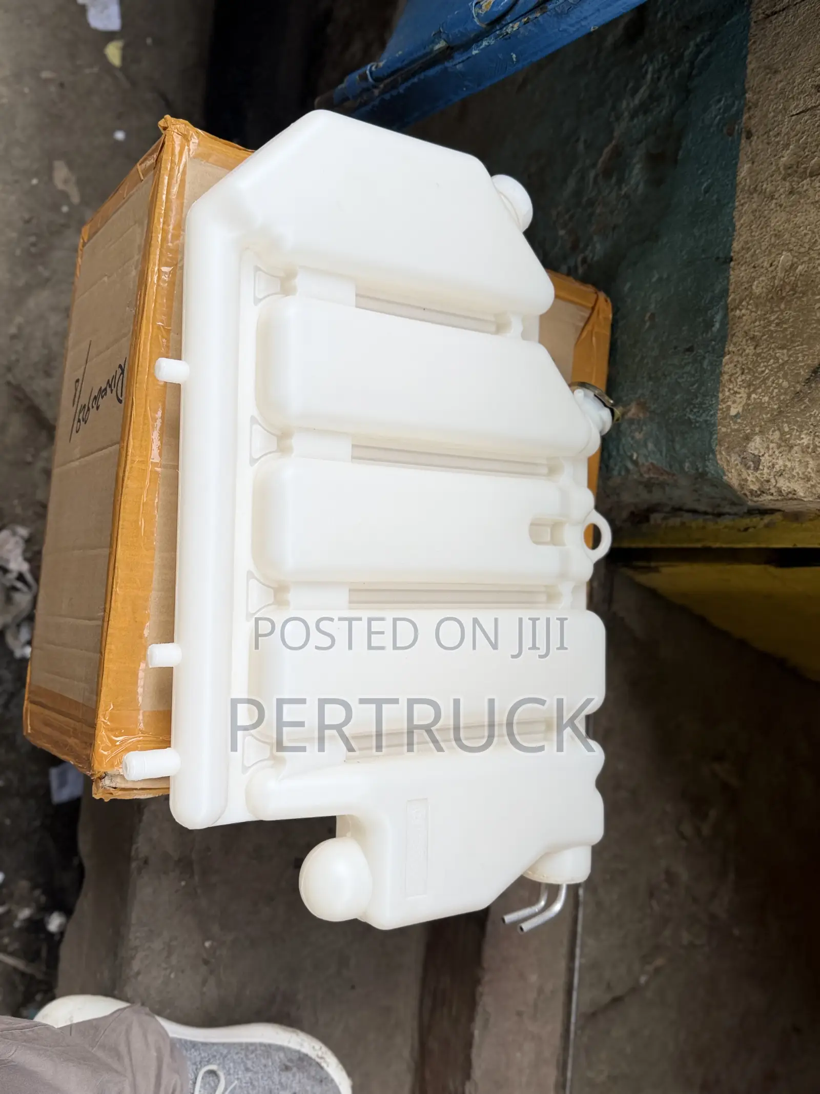 Coolant Expansion Tank Sinotruck Howo
