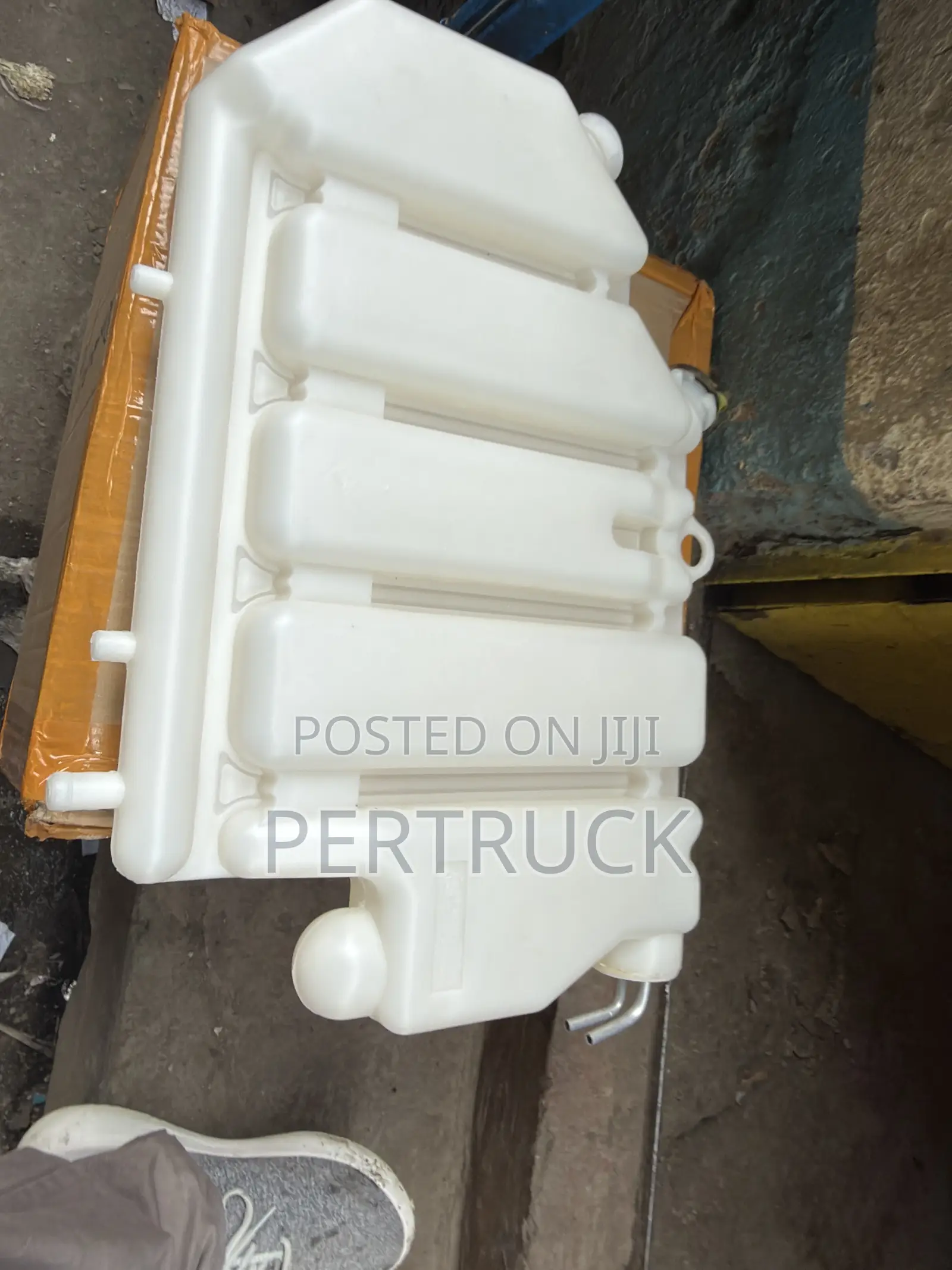 Coolant Expansion Tank Sinotruck Howo