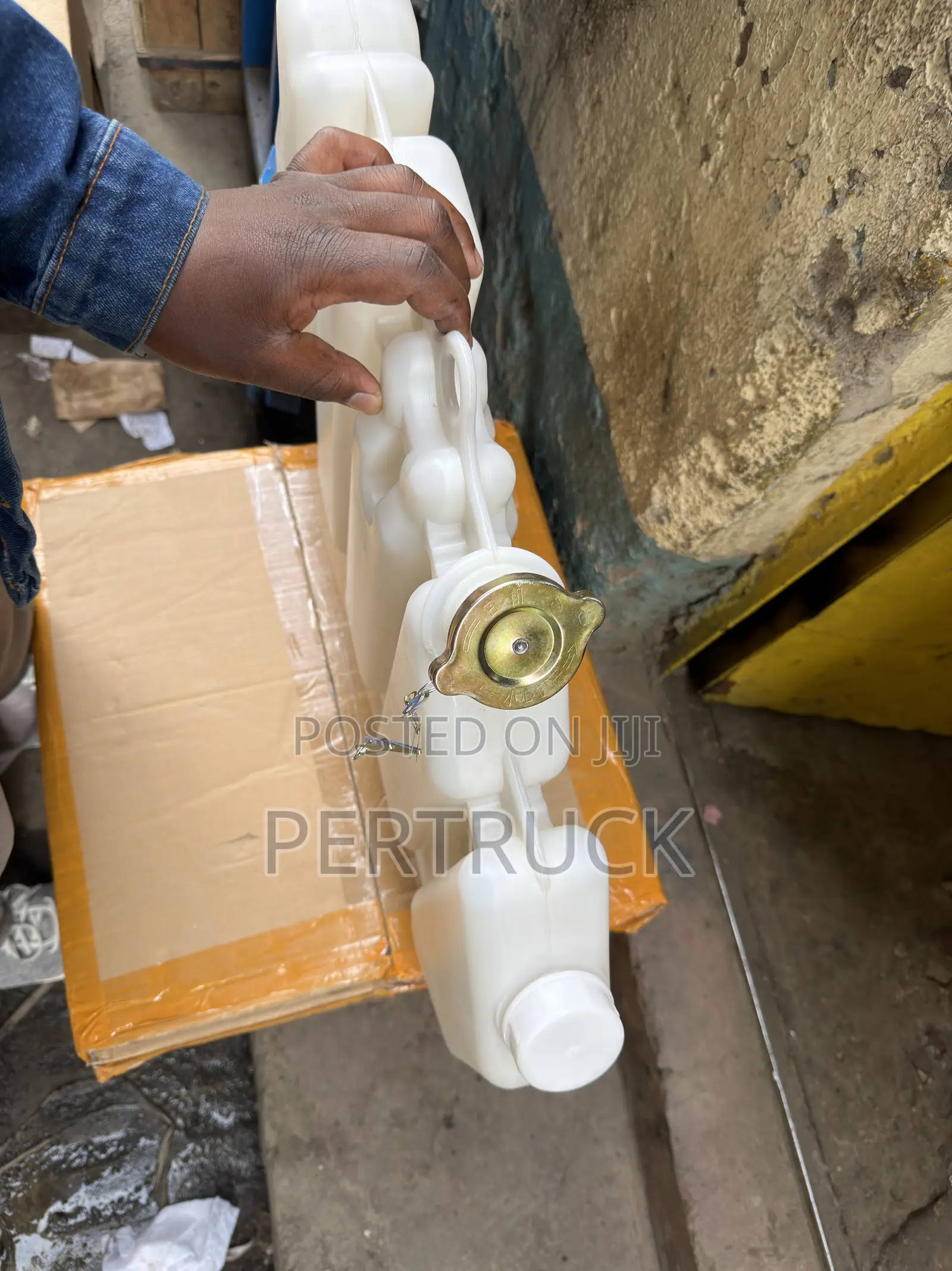 Coolant Expansion Tank Sinotruck Howo