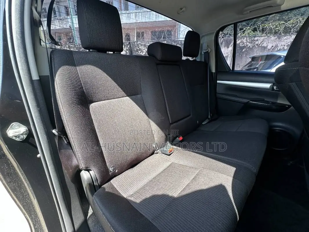 Toyota Hilux 2.4 Diesel 2020 Black
