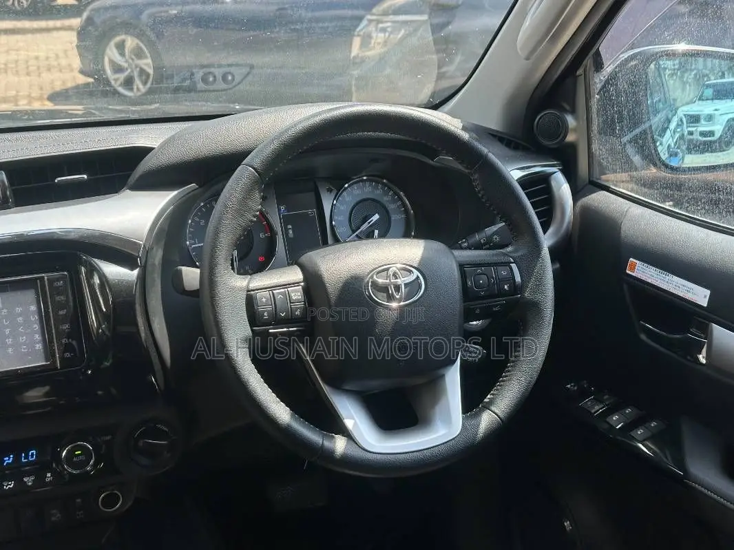 Toyota Hilux 2.4 Diesel 2020 Black