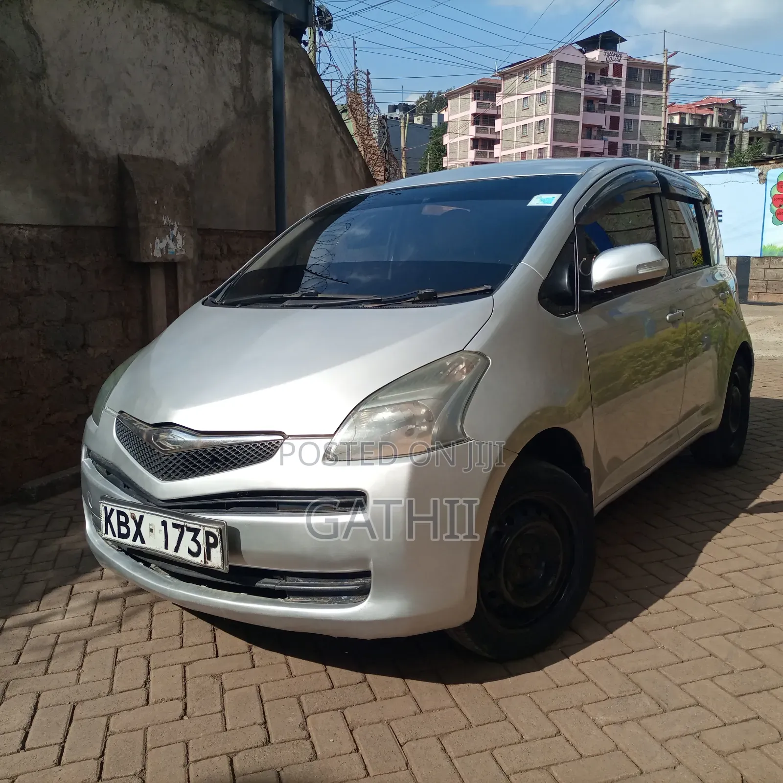 Toyota Ractis 2010 Silver