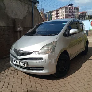 Toyota Ractis 2010 Silver