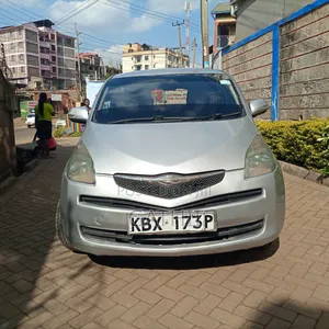 Toyota Ractis 2010 Silver