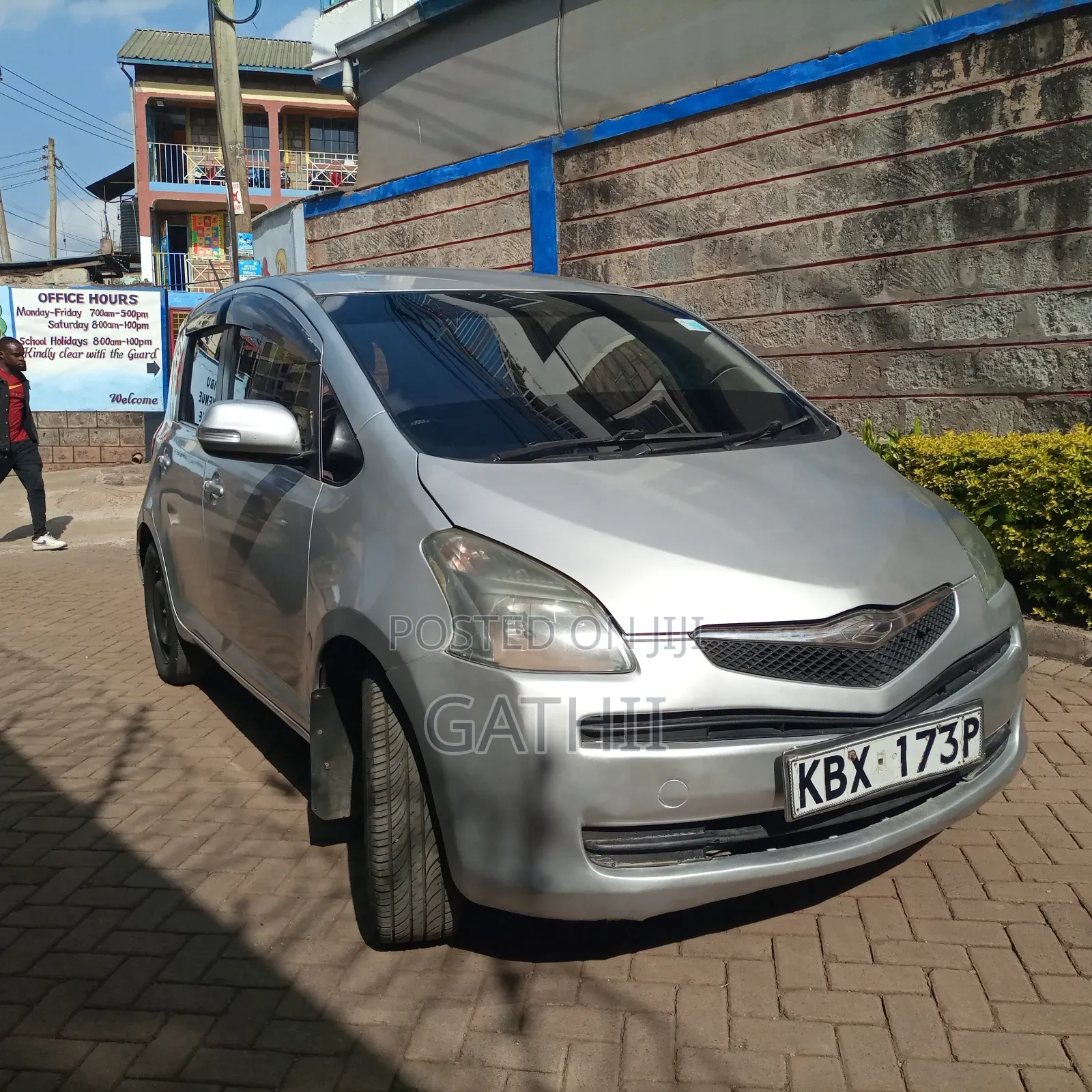 Toyota Ractis 2010 Silver