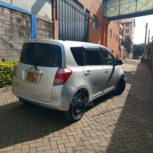 Toyota Ractis 2010 Silver