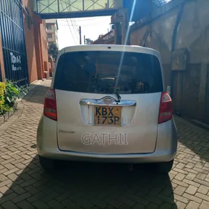 Toyota Ractis 2010 Silver