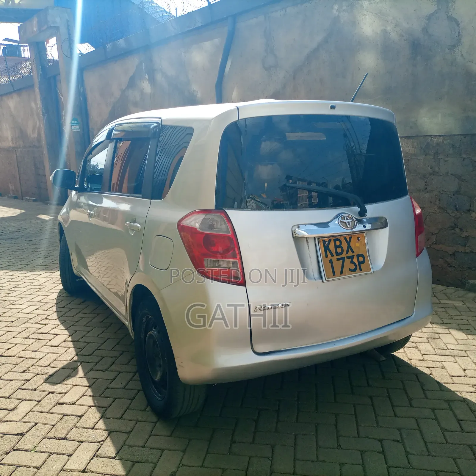 Toyota Ractis 2010 Silver