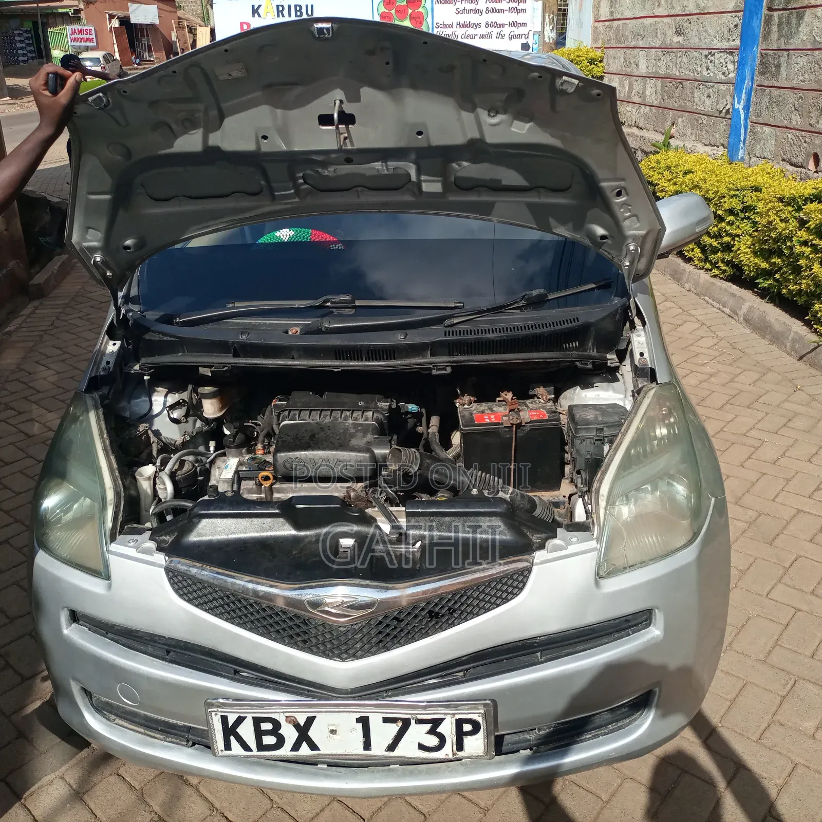 Toyota Ractis 2010 Silver