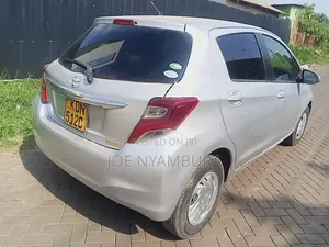 Toyota Vitz 2017 Silver