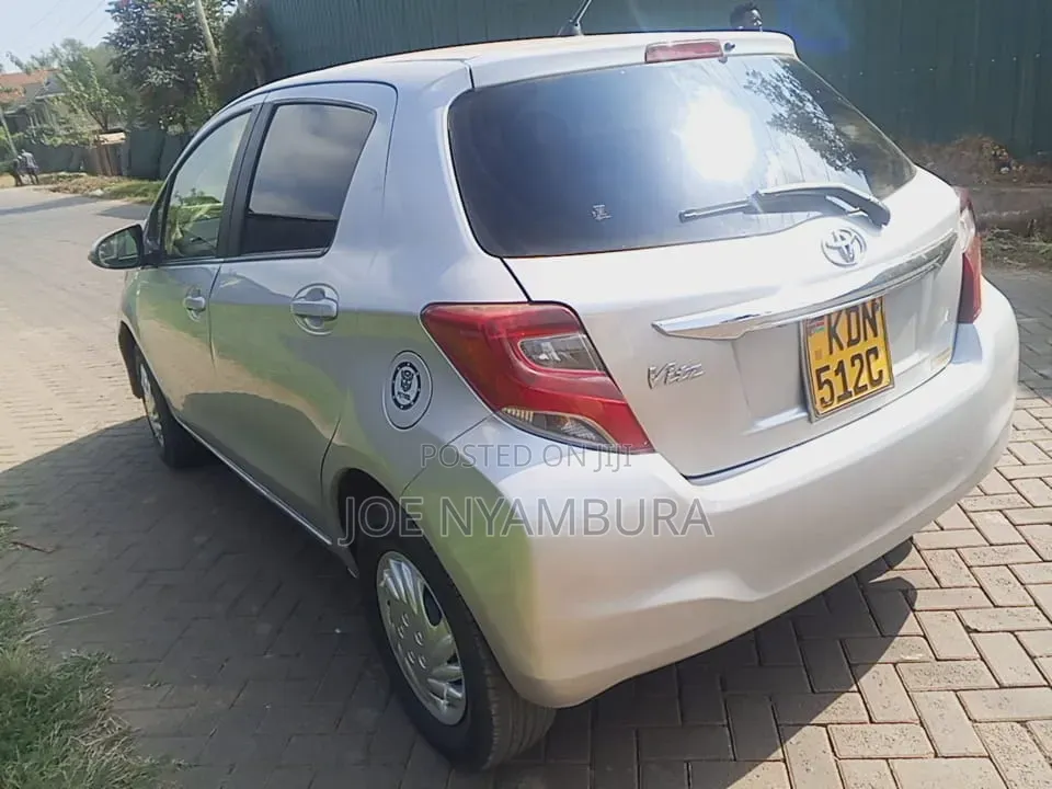Toyota Vitz 2017 Silver
