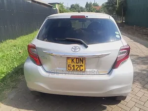 Toyota Vitz 2017 Silver