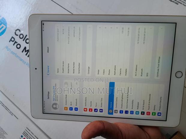 Apple iPad Pro 10.5 (2017) 128 GB Gray - main view