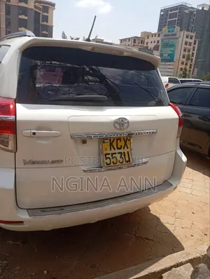 Toyota Vanguard 2012 White