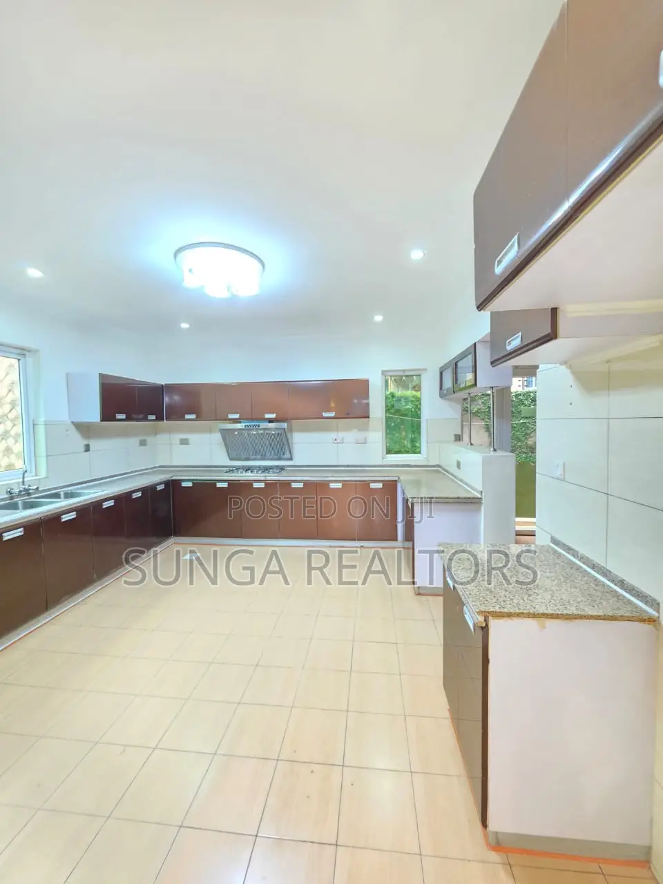 4bdrm House in Riverside Drive for rent
