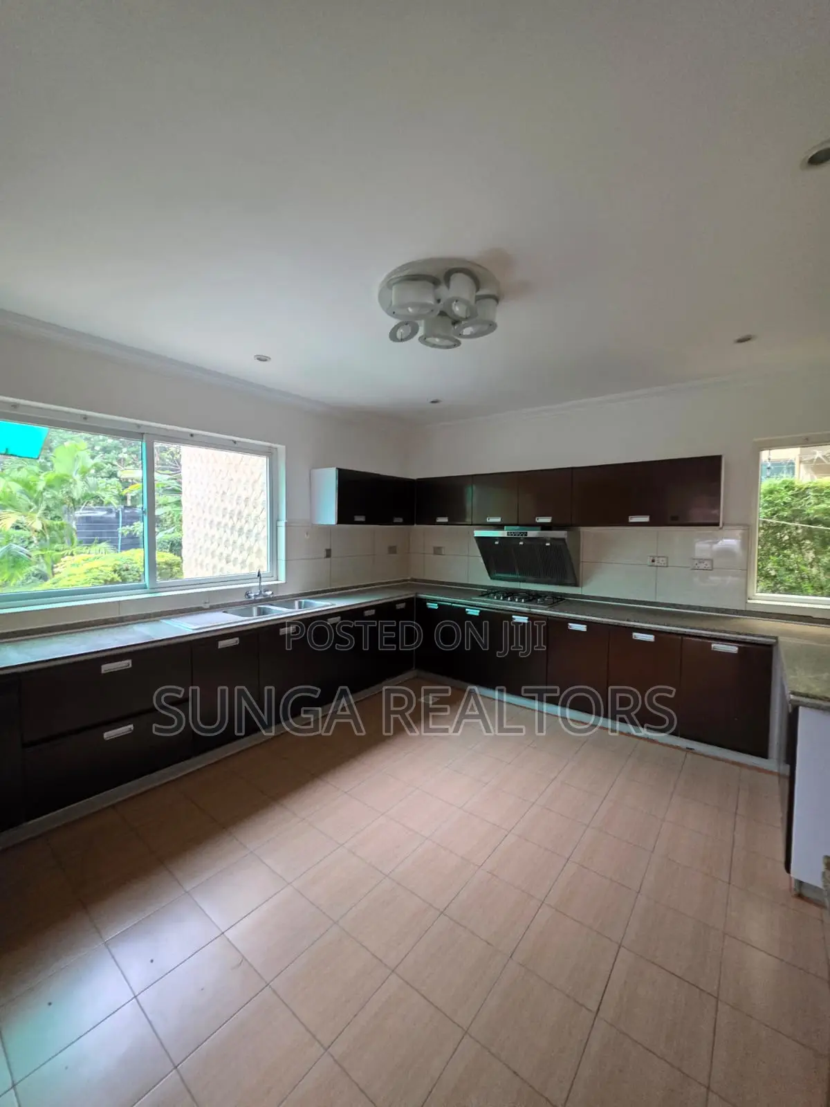 4bdrm House in Riverside Drive for rent