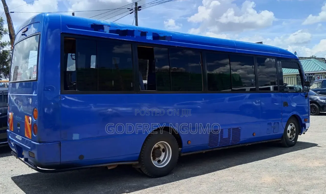 Mitsubishi Fuso Rosa 2017 Blue