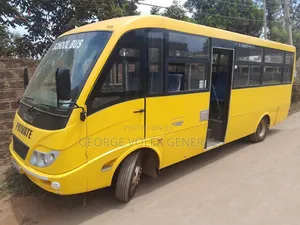 Isuzu NQR 2017 Yellow
