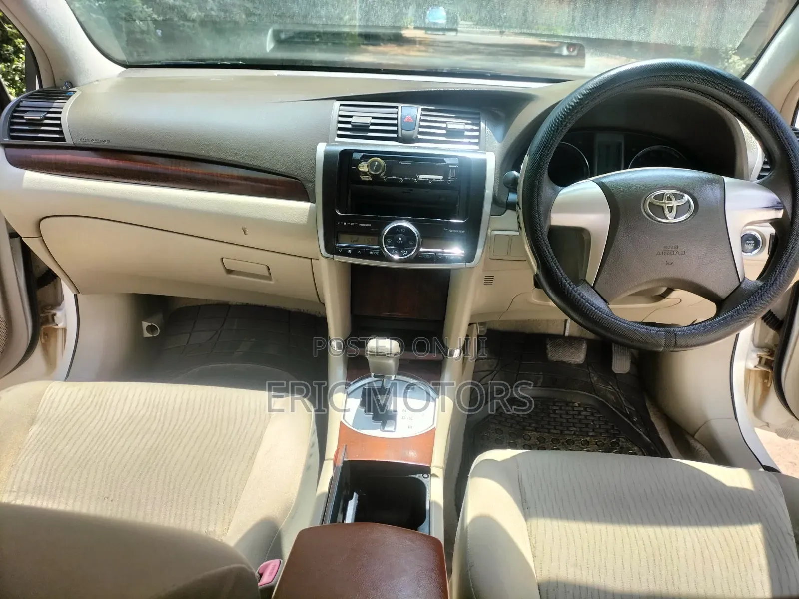 Toyota Premio 2010 White