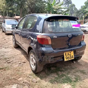 Toyota Vitz 2000 Black