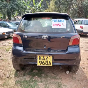Toyota Vitz 2000 Black